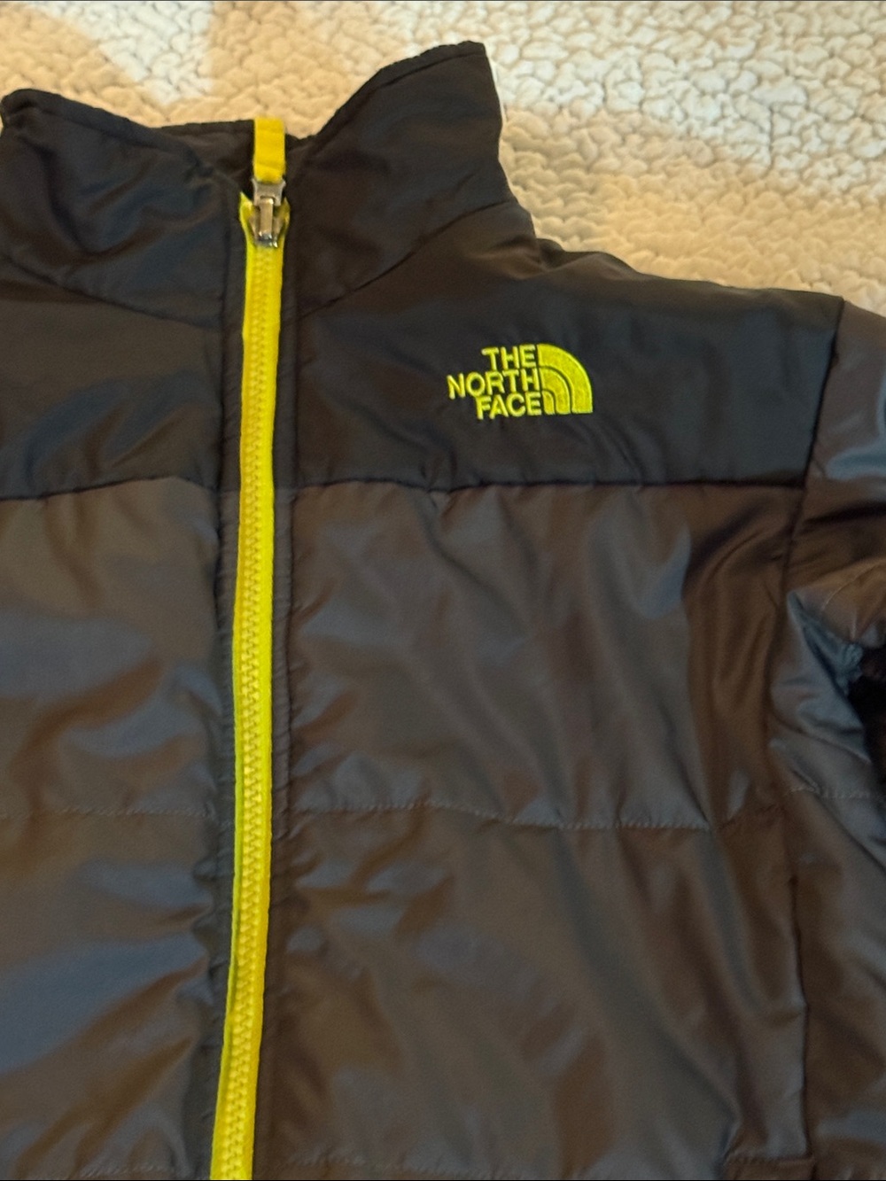 The North Face Kids Black Puffer Jacket with Yellow Zip Size M 10-12 - Picture 2 of 8